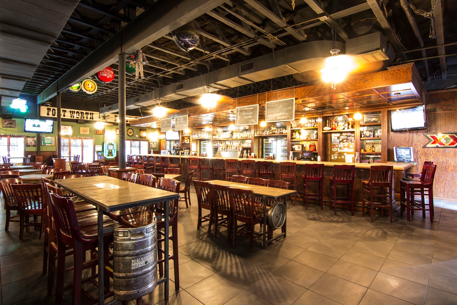 Poag Mahone's Irish Pub - Photo 6