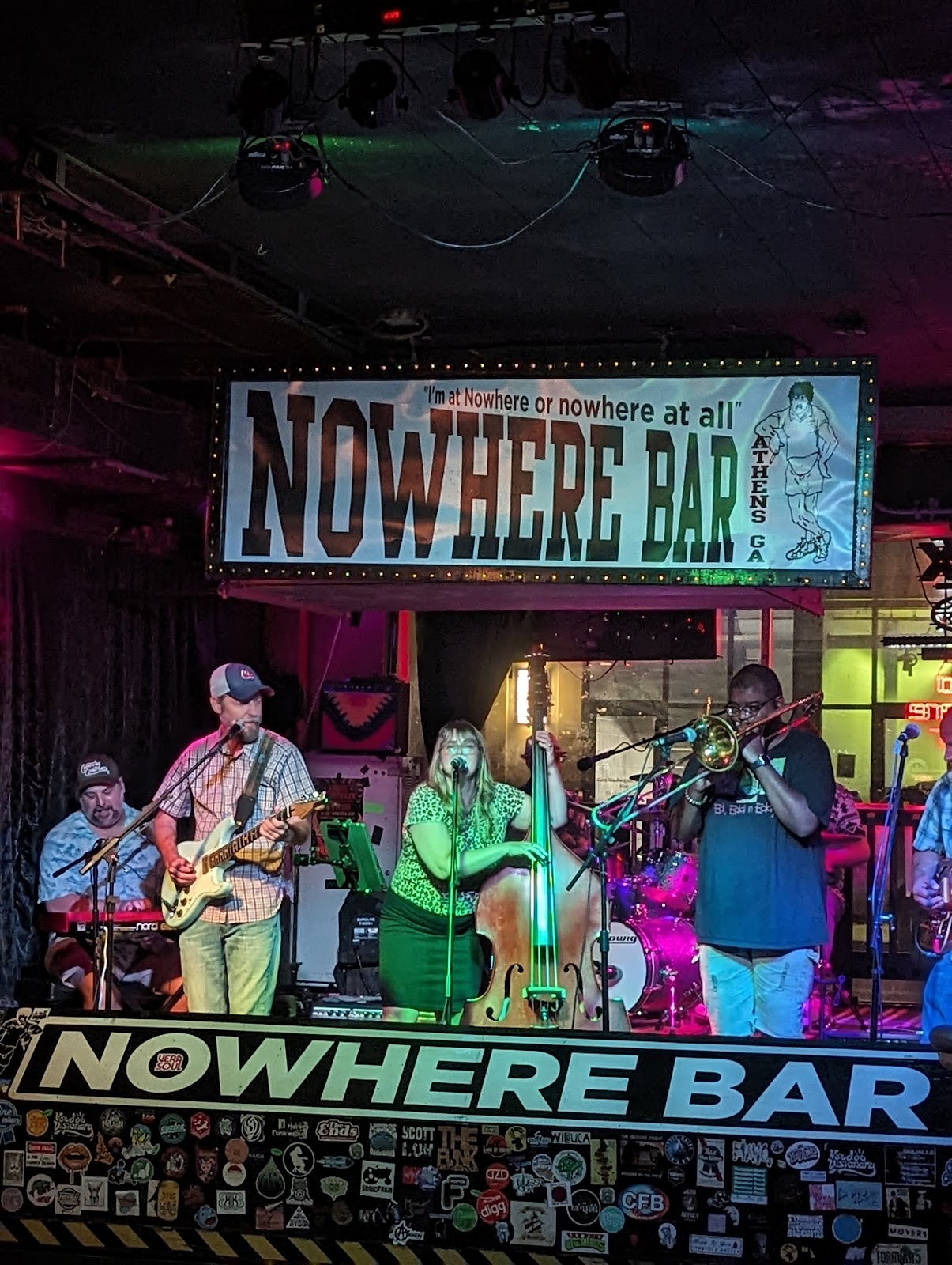 Nowhere Bar - Photo 3