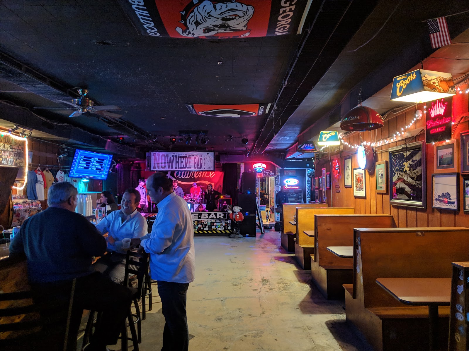 Nowhere Bar - Photo 4