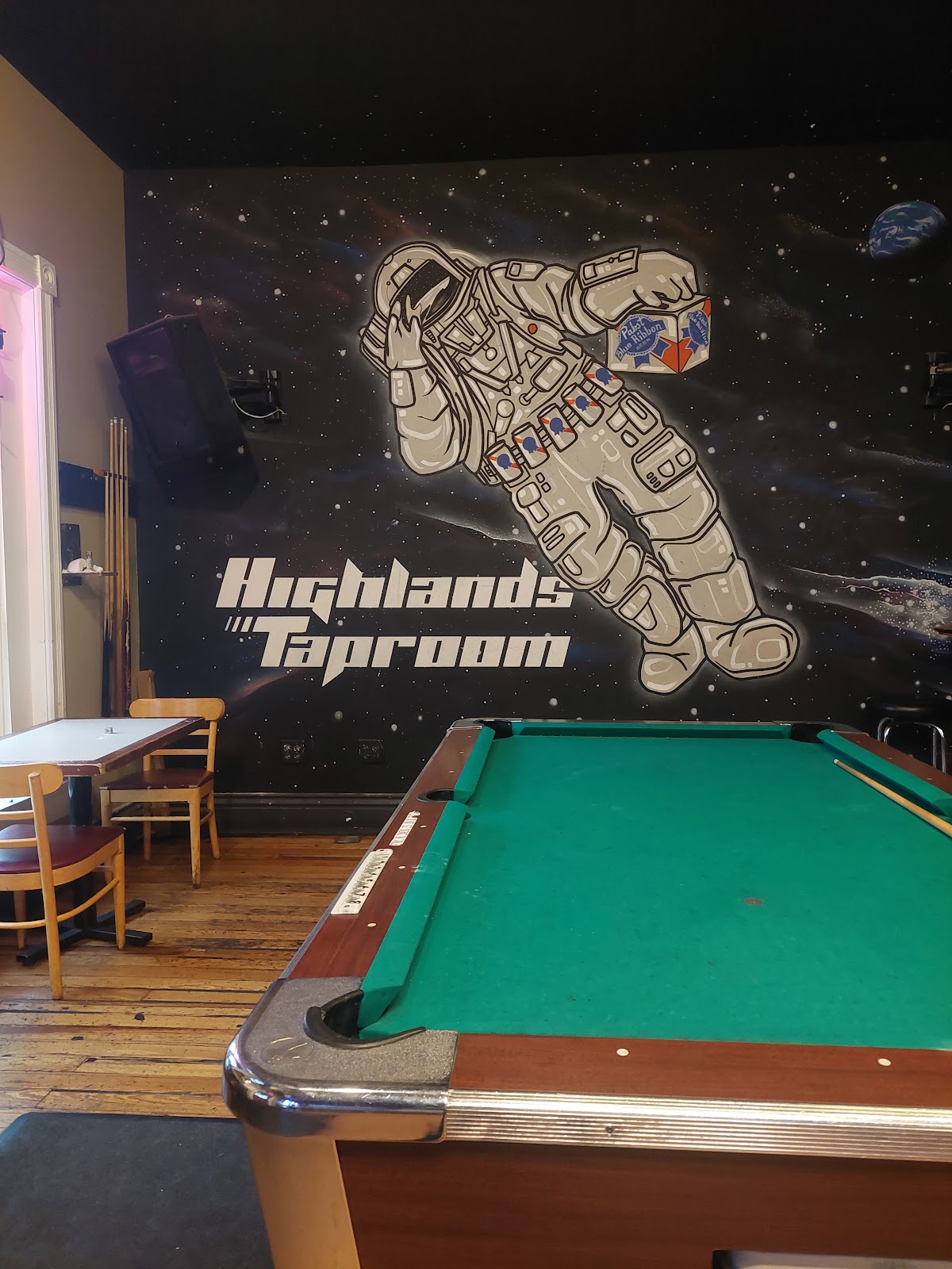 Highlands Tap Room Grill - Photo 5