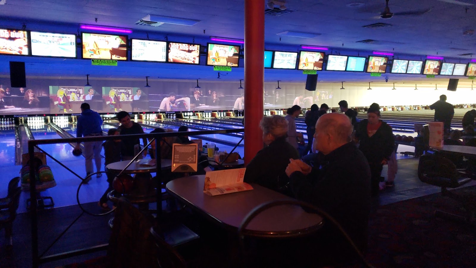 Maxamillians Billiards - Photo 7