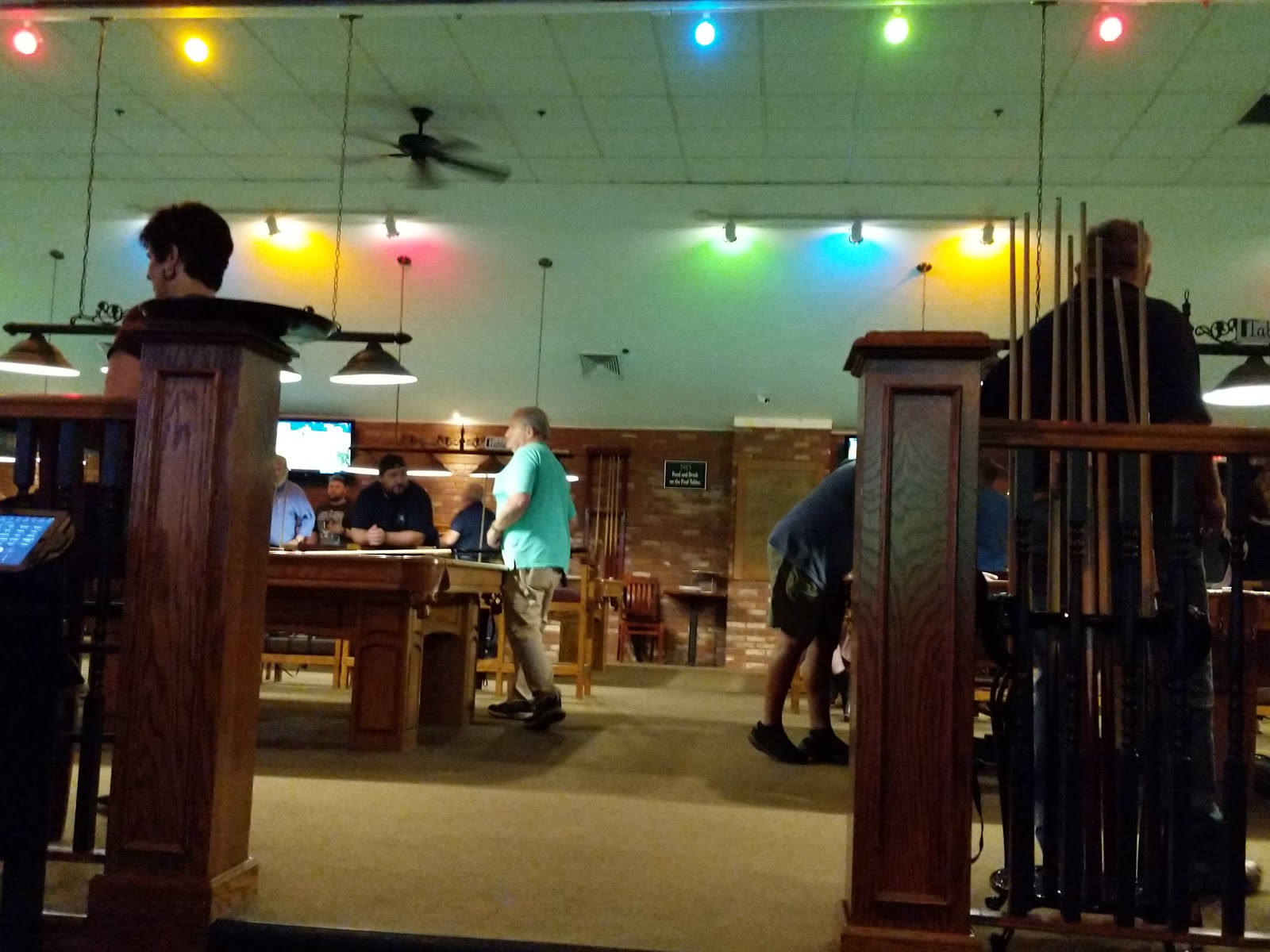 Maxamillians Billiards - Photo 5