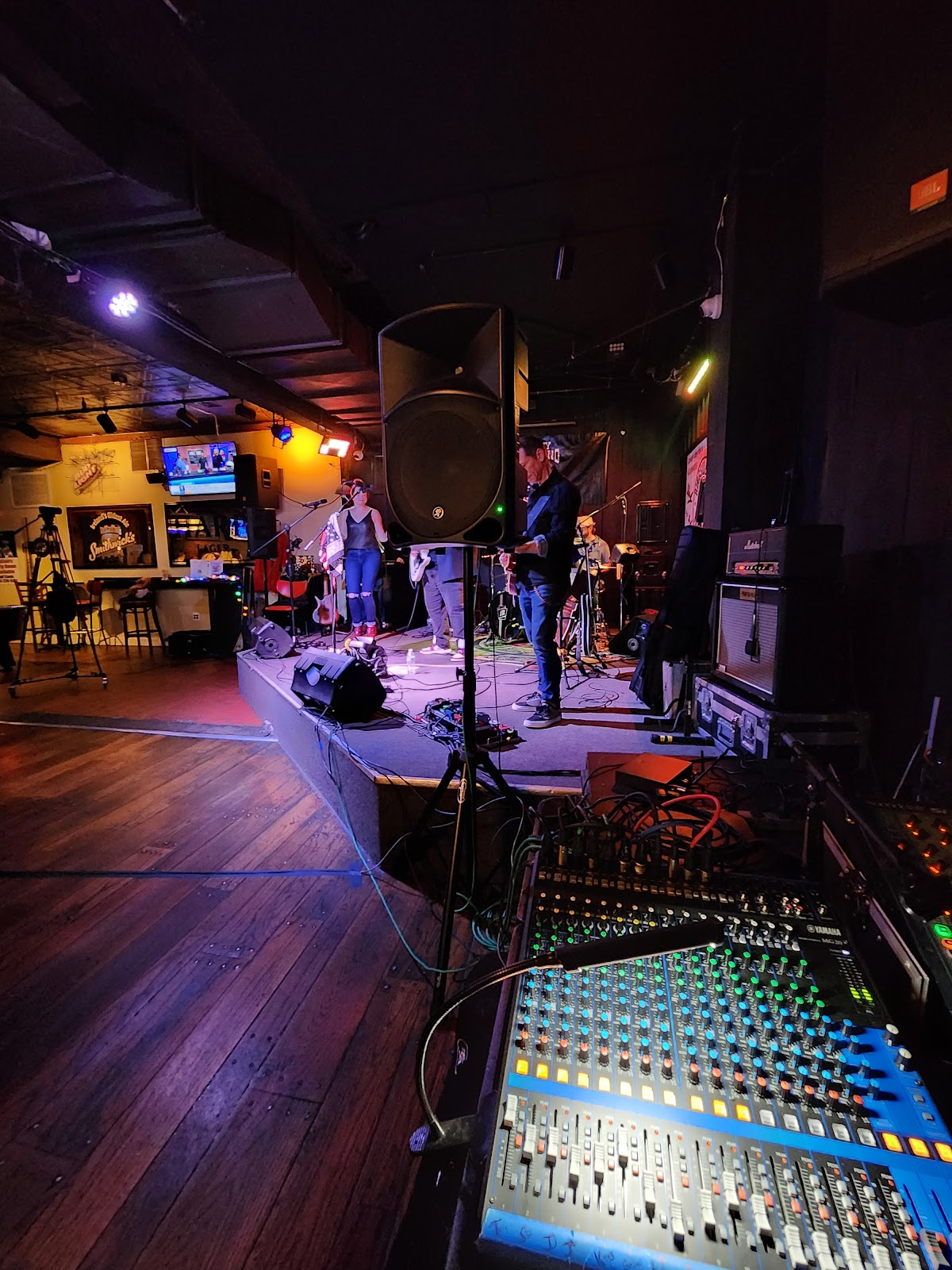 Ringside Pub - Photo 4