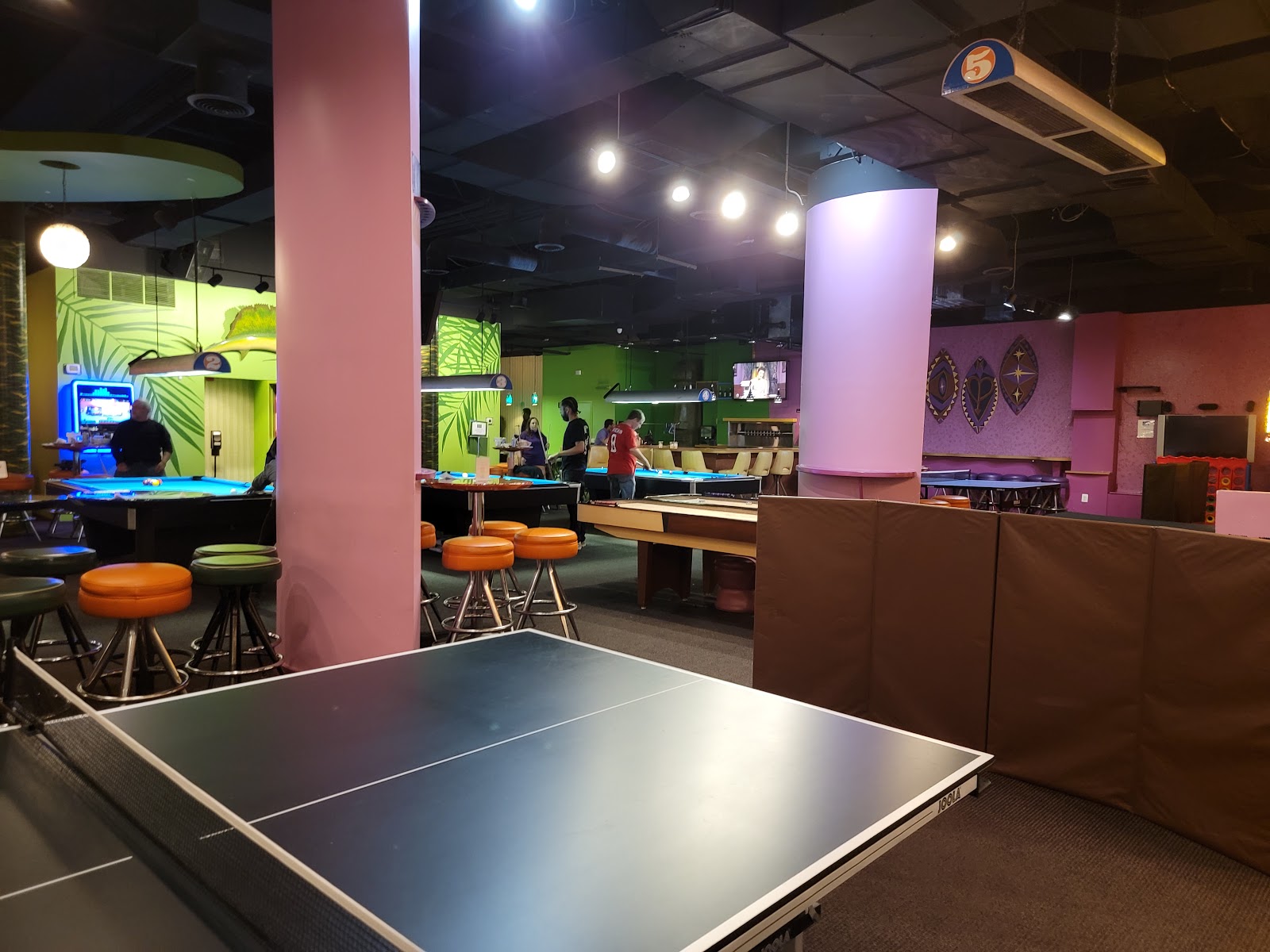 Continental Bar & Billiards - Photo 9