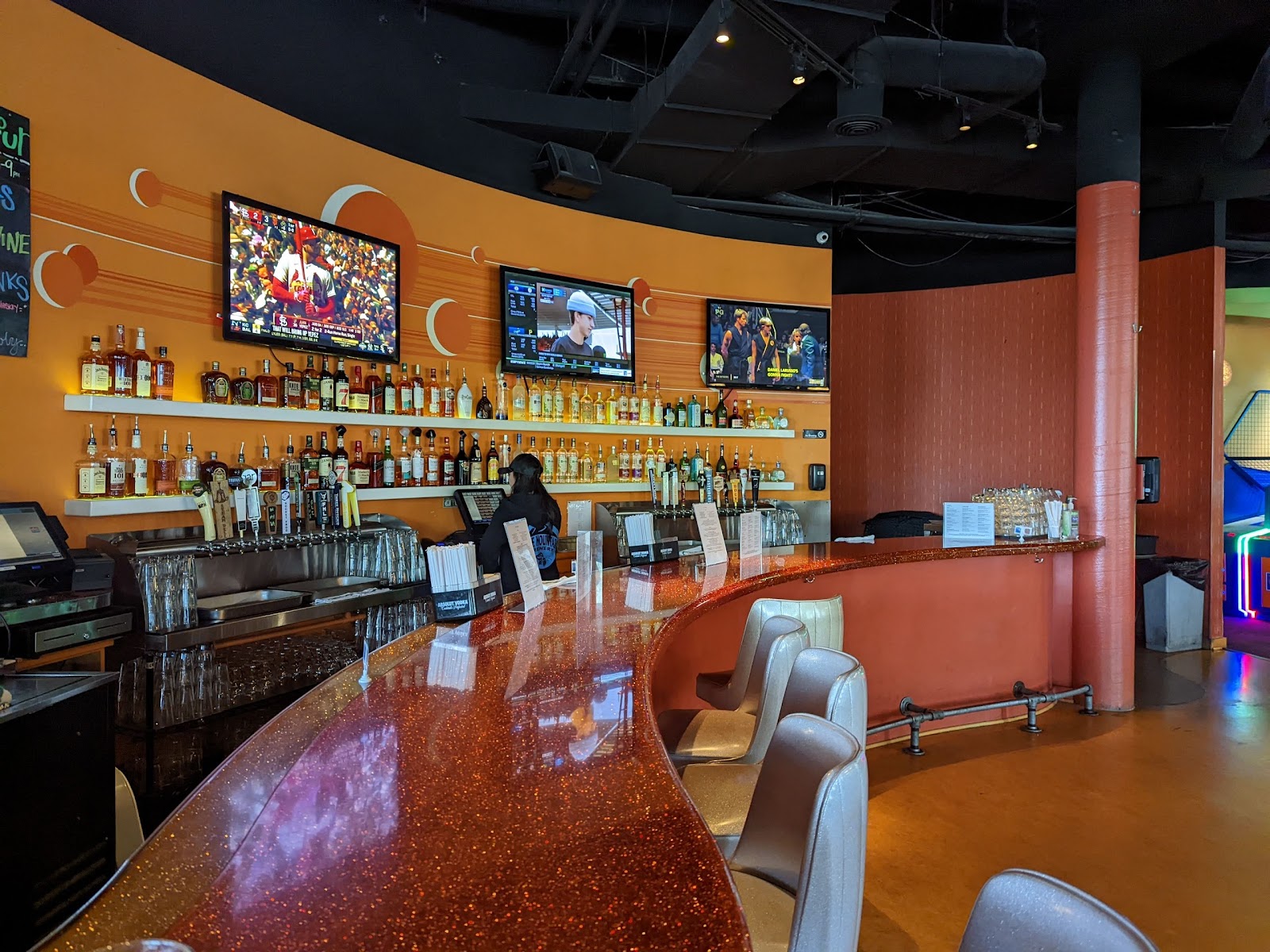 Continental Bar & Billiards - Photo 5