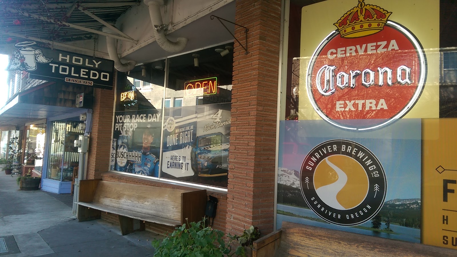 Holy Toledo Tavern & Spirits - Photo 3
